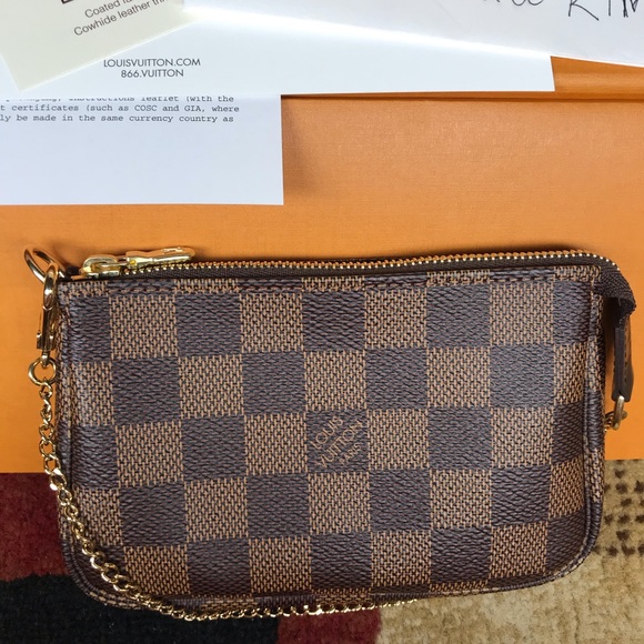 New LV mini Pochette DE